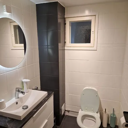 Gasthuis Cozy & Peaceful House In Hyrylae- 14mins Drive From The Helsinki Airport